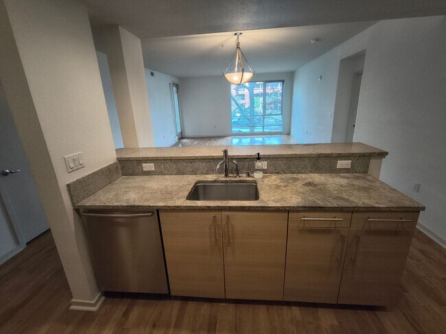 Building Photo - $500 MOVE IN SPECIAL!!! LUXURY 2 BEDROOM CONDO IN DOWNTOWN WALNUT CREEK, CA!
