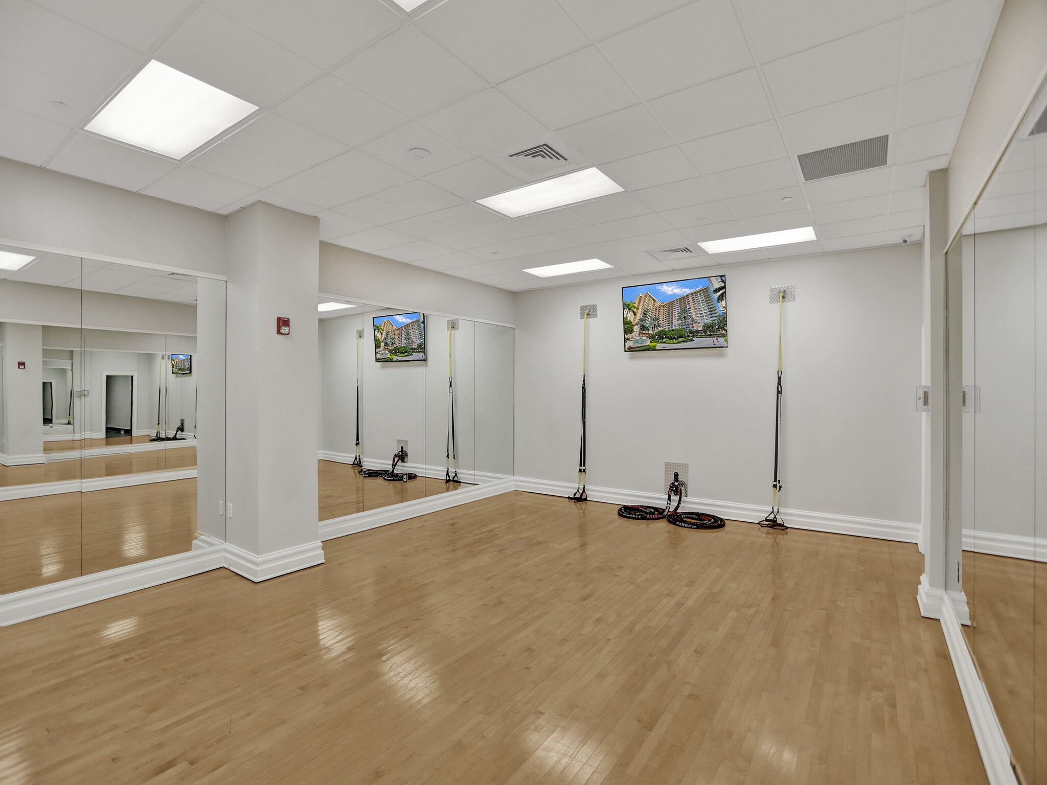 Building Photo - 2501 S Ocean Dr
