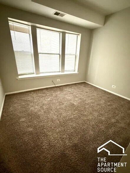 Building Photo - 6143 S Woodlawn Ave
