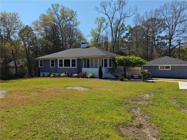 Building Photo - 810 Wesleyan Dr