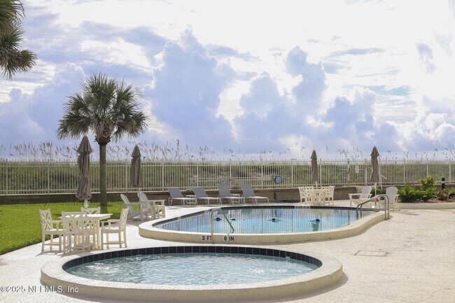 Building Photo - 1601 Ocean Dr S