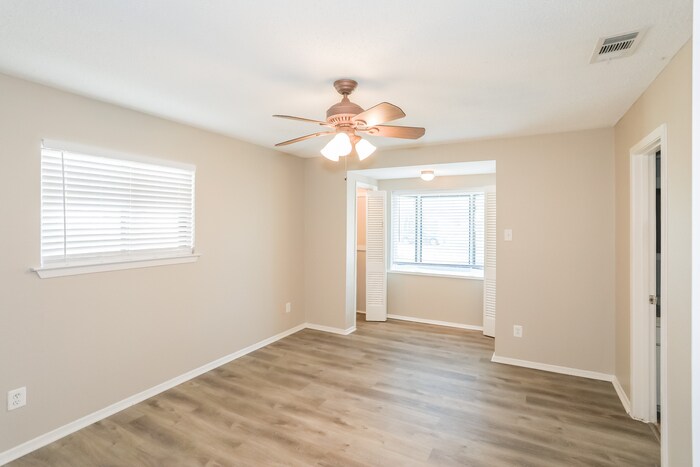 Building Photo - 2614 Chevy Chase Dr