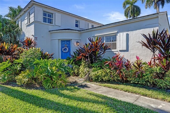 Building Photo - 940 Hollywood Blvd