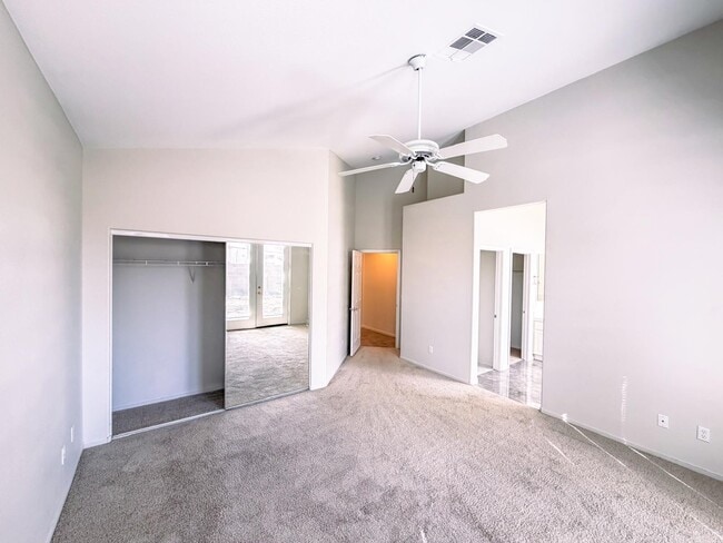 Building Photo - 8043 Shadowvale Dr