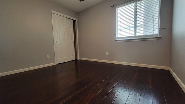 Building Photo - 374 Sampson
