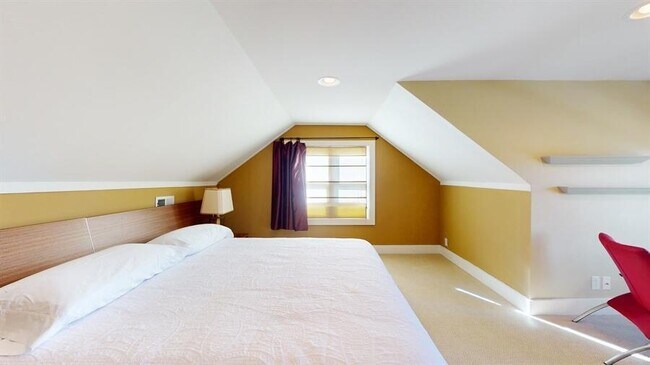 Building Photo - 830 Pine Tree Ln