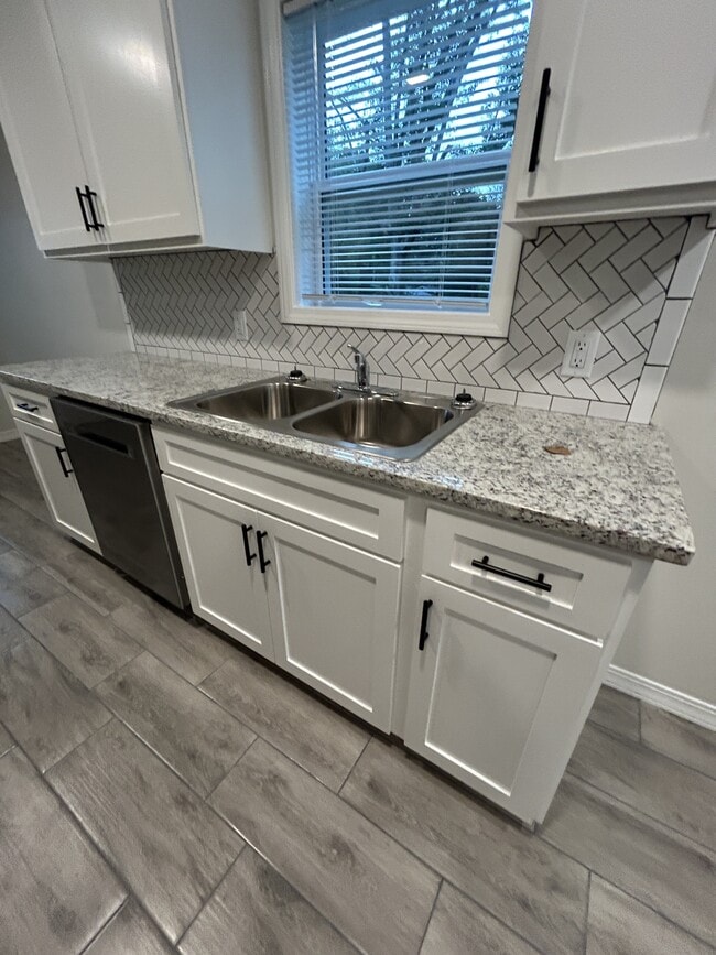 Building Photo - 2515 Kavanaugh Rd