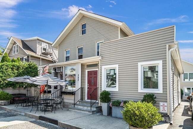 Building Photo - 382 Midland Ave
