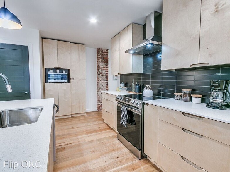 Building Photo - 808 NW 23rd St