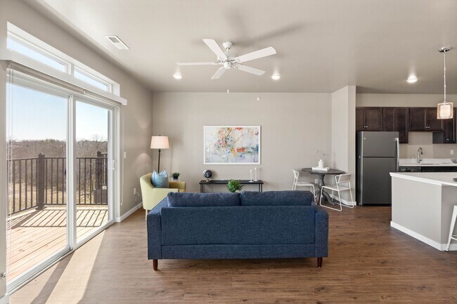 Building Photo - Very Large/Spacious 1-Bedroom/1.5-Bath, unit 104
