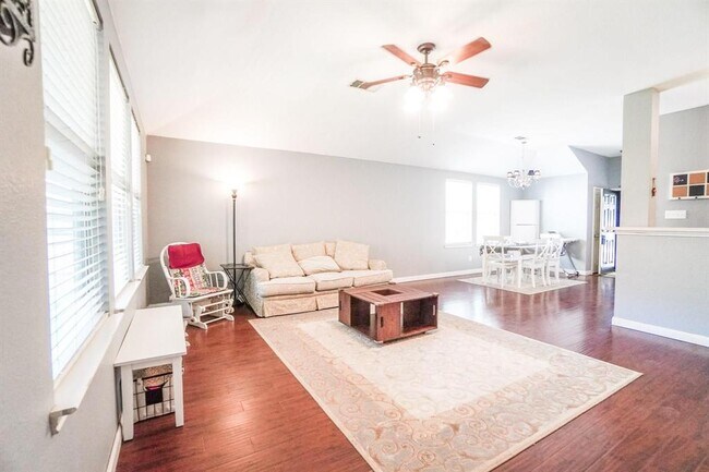 Building Photo - 1608 Cardinal Way
