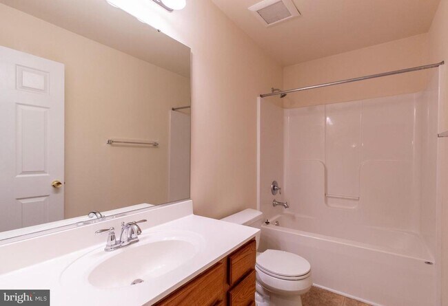 Building Photo - 8401 Hollow Tree Ln