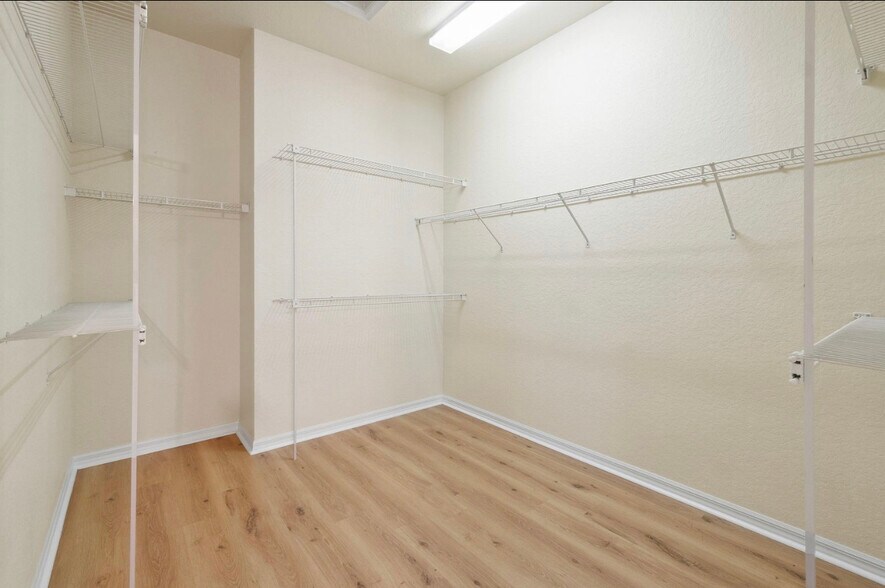 Building Photo - 84 Nottingham Pl