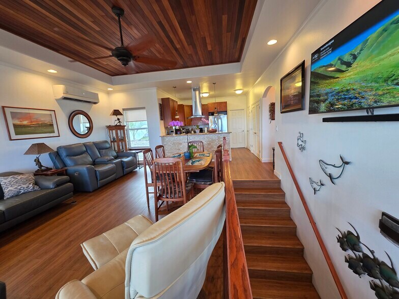 Building Photo - 1367 Kakae Pl