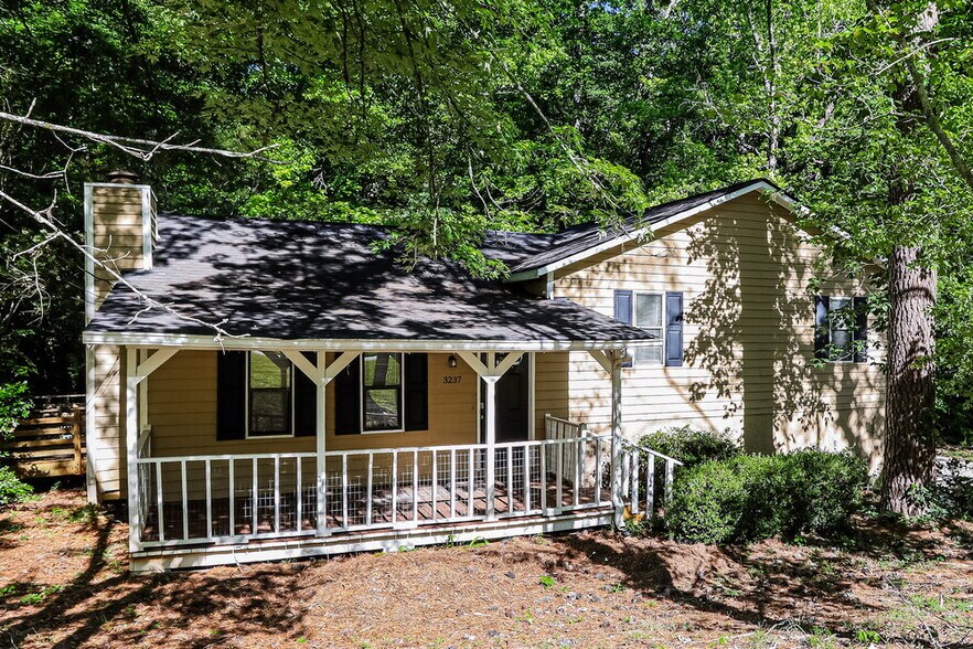 Building Photo - 3237 Carmel Dr