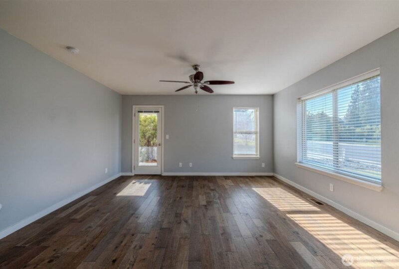 Building Photo - 1519 Springwater Ave