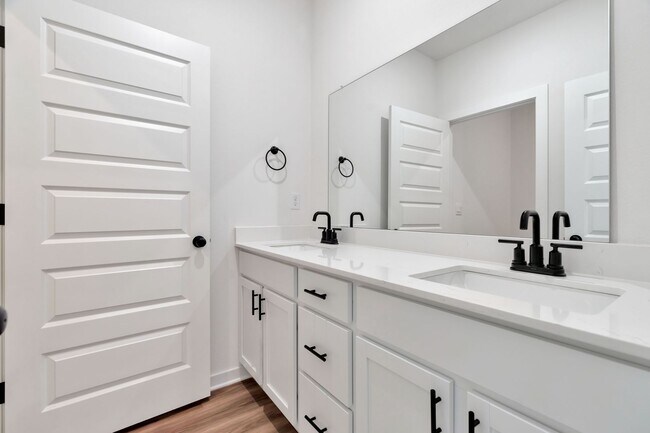 Building Photo - Brand-New 4 Bedroom in Siloam Springs! 3-C...