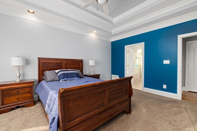 Building Photo - 4 Bed | 2.5 Bath House with Garage