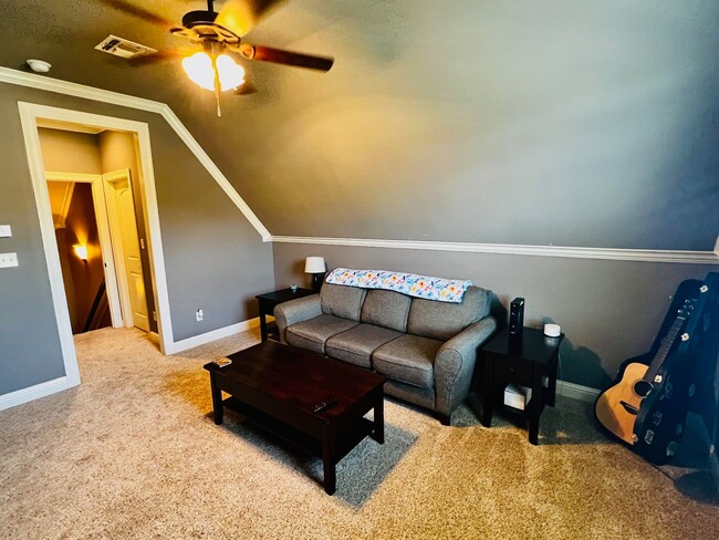 Building Photo - 459 Long Acre Dr