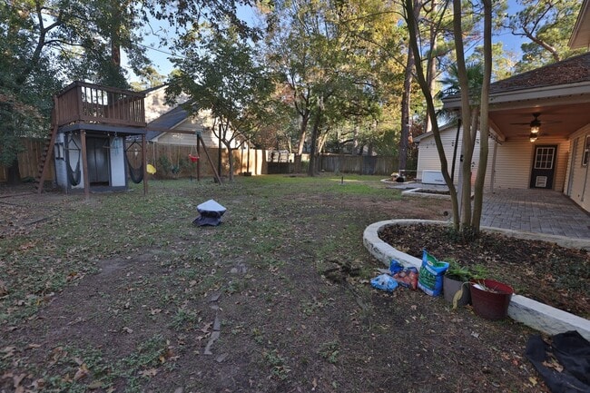 Building Photo - 16322 Southampton Dr