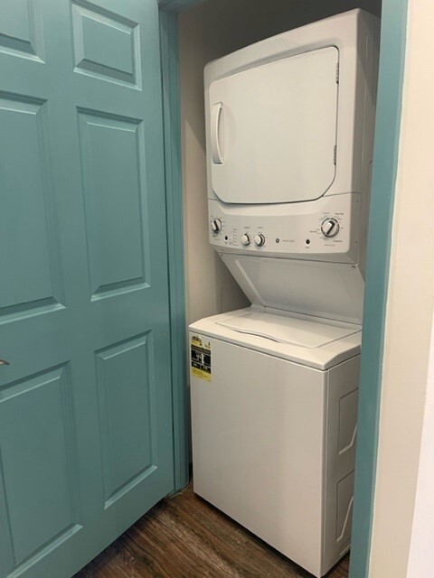 Washer/Dryer - 976 Bush Ave