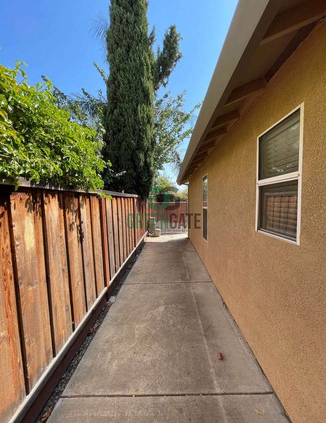 Building Photo - 1660 Etta Way