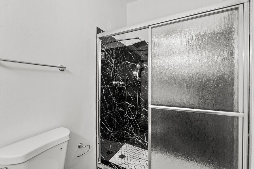 Building Photo - 1559 Winona Blvd