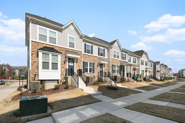 Building Photo - 9306 Mallard Mls Dr