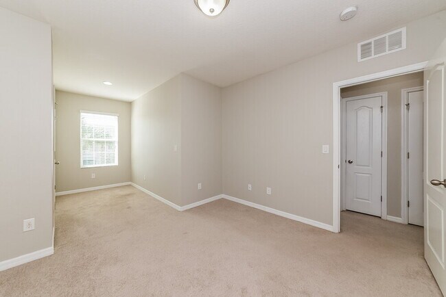 Building Photo - 10408 Red Carpet Ct