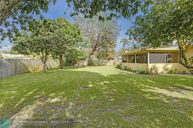 Building Photo - 361 SW 60th Ave