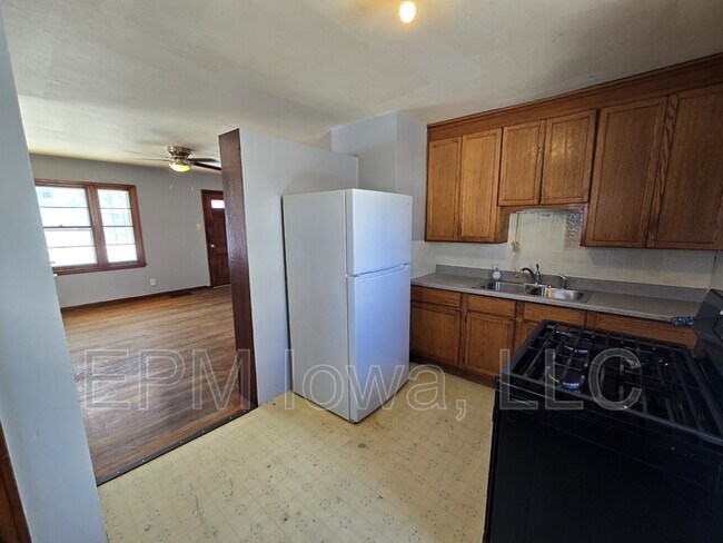 Building Photo - 407 Linden Ave