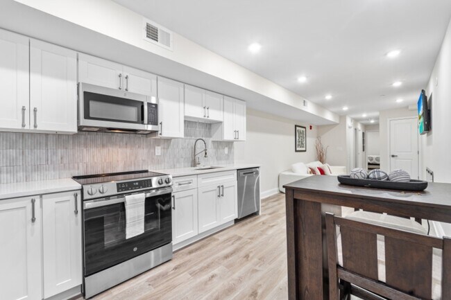 Building Photo - 2341 N College Ave