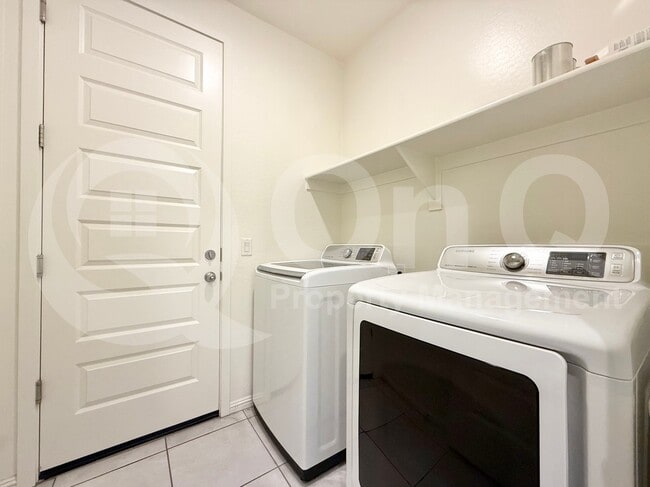 Building Photo - 747 W Nova Pl