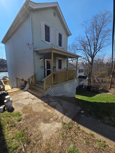 Building Photo - 208 Wood St