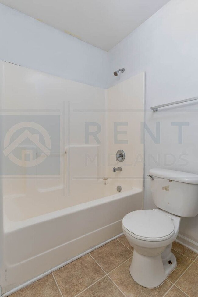 Building Photo - Available Now: Updated 3 Bedroom with Garage!