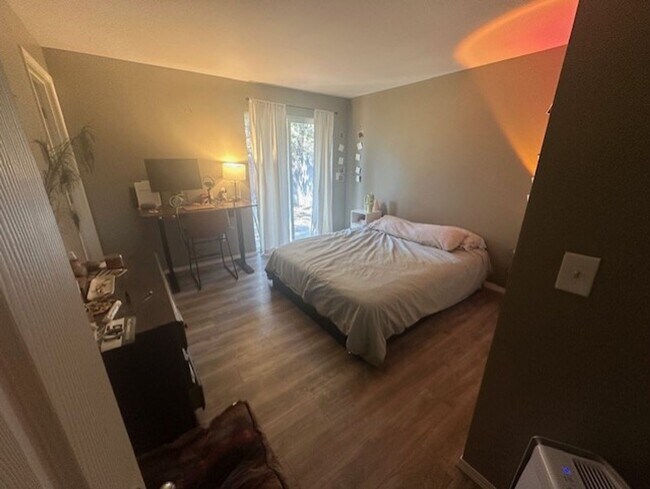 Building Photo - Single level home close to Mt View High School