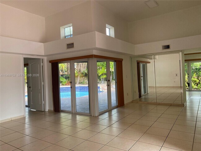 Building Photo - 720 NW 123rd Ave