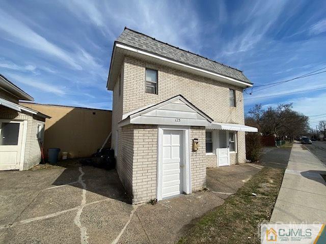 Building Photo - 123 Kossuth St