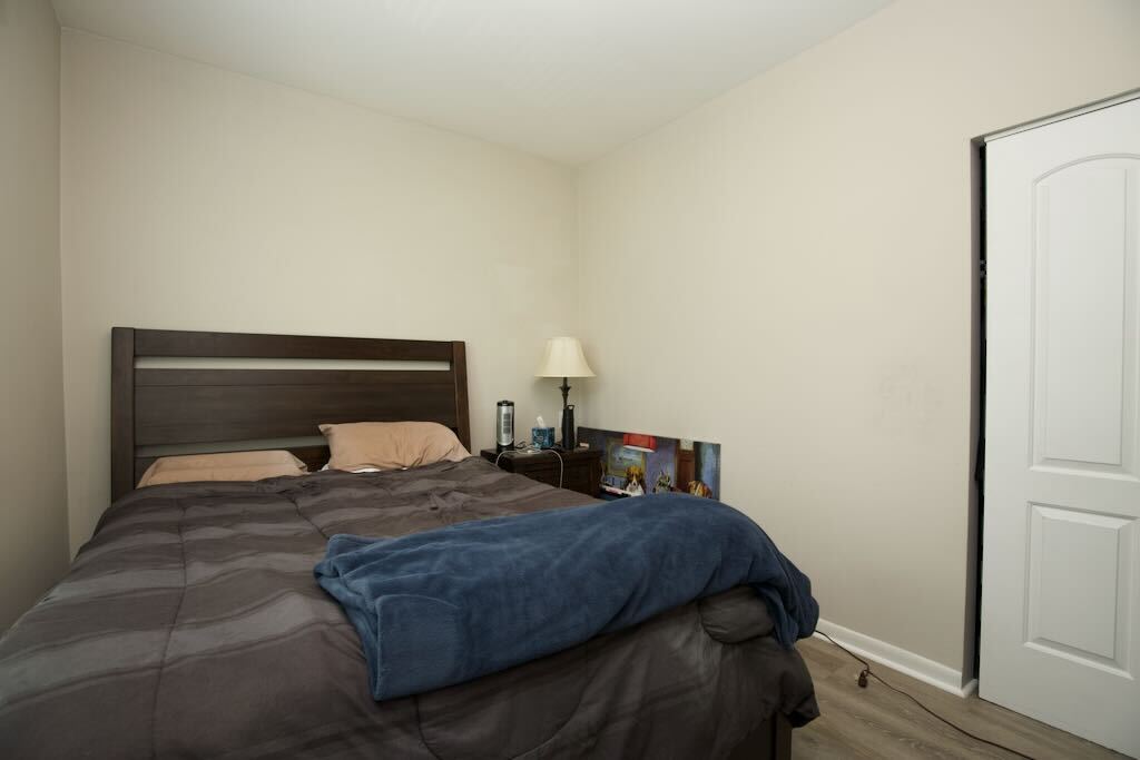 Building Photo - 724 W Roscoe St