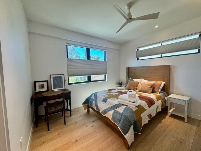 Building Photo - 1910 Raymond Ln