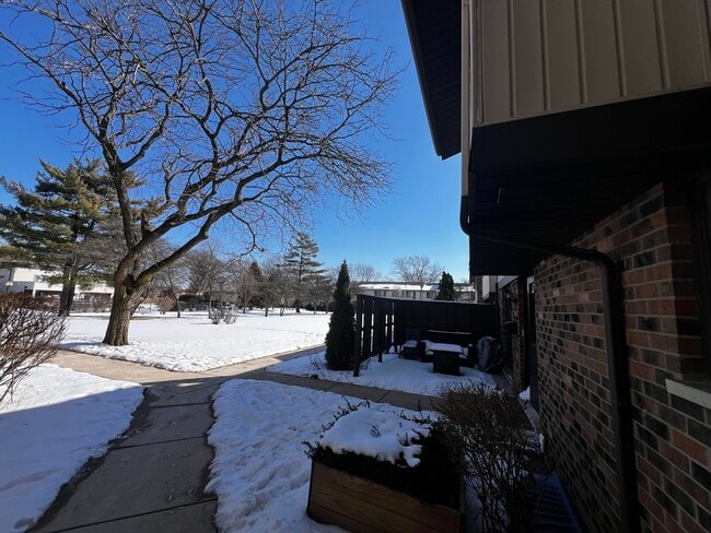 Building Photo - 7333 Winthrop Way