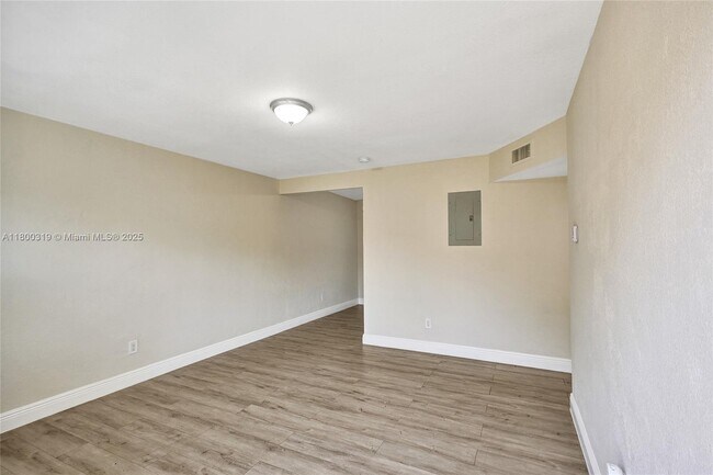 Building Photo - 429 NW 9th Ave