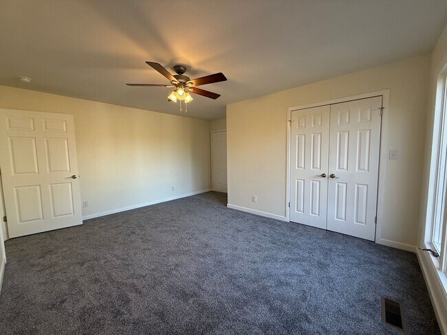 Building Photo - Newly renovated 3 Bedroom 3 Bathroom Home ...