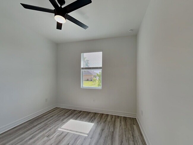 Building Photo - 377 Biltmore St