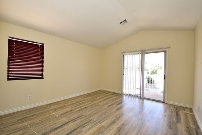 Building Photo - Charming 3-Bedroom, 2.5-Bath Two-Story Hom...