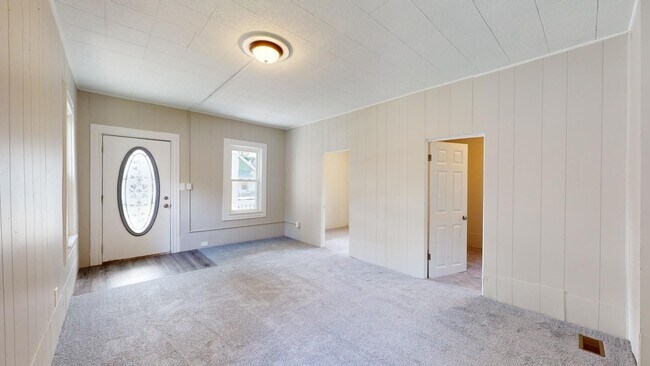 Building Photo - Cudell neighborhood - 2 bedroom/1 bathroom, Single Family Home