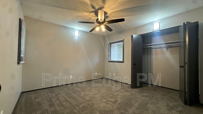 Building Photo - 1701 Ridgehaven Ct