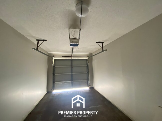 Building Photo - 3796 St Elmo Ave