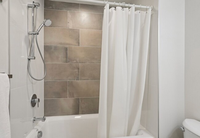 Building Photo - Three-Bedroom Townhouse Close to Seattle Pacific University!!!