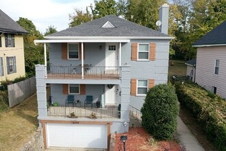 Building Photo - Zinsle Flats